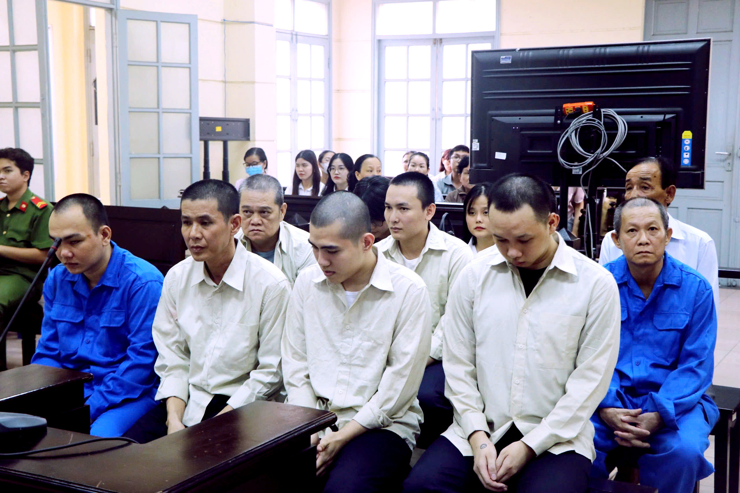 Đừng để vướng vòng lao lý vì những chuyện 'không đâu' - Ảnh 1.