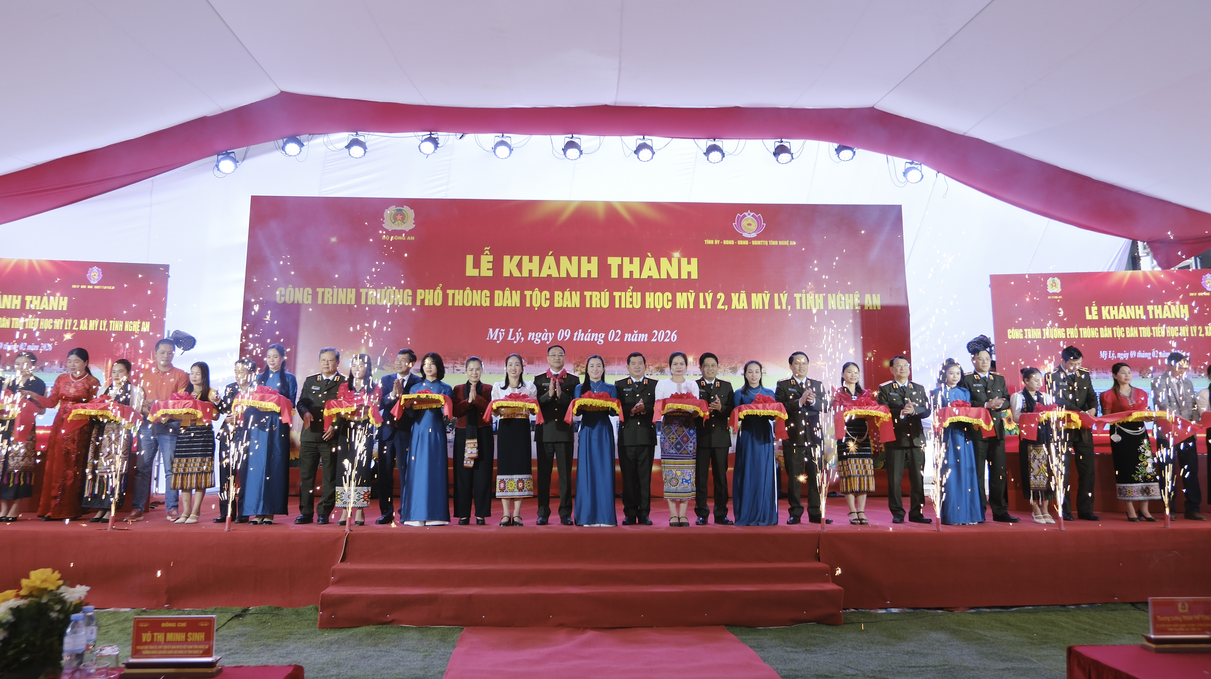 ngôi trường - Ảnh 1.