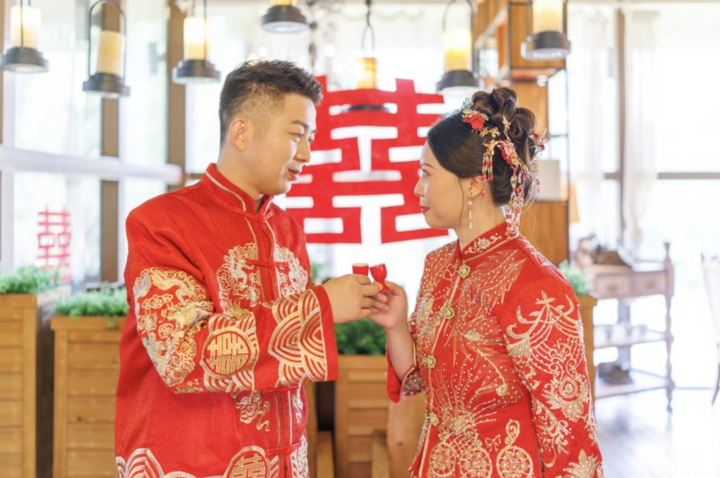 Dùng lì xì của con trai để cưới vợ mới, ông bố nhận cái kết bẽ bàng- Ảnh 1.