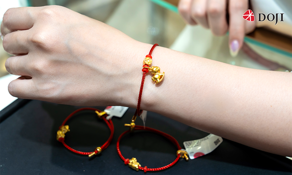 Dùng thưởng Tết mua vàng để “xin vía” tài lộc đầu năm- Ảnh 1.