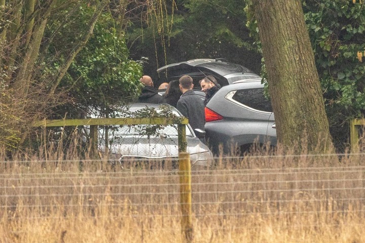 Em trai vua Charles, cựu hoàng tử Anh Andrew bị bắt- Ảnh 1.