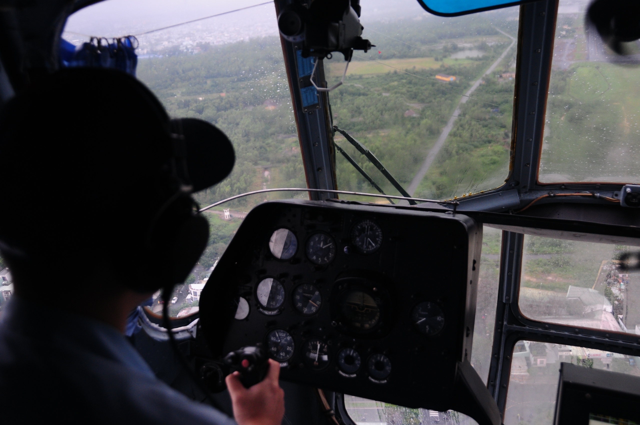 Flycam xâm nhập trái phép sân bay Đà Nẵng: Quay phim để bán bất động sản? - Ảnh 2.