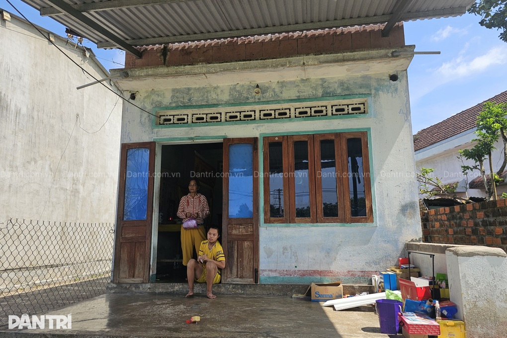 Gia cảnh thương tâm của người mẹ bệnh nặng nuôi con trai mắc hội chứng Down - 1