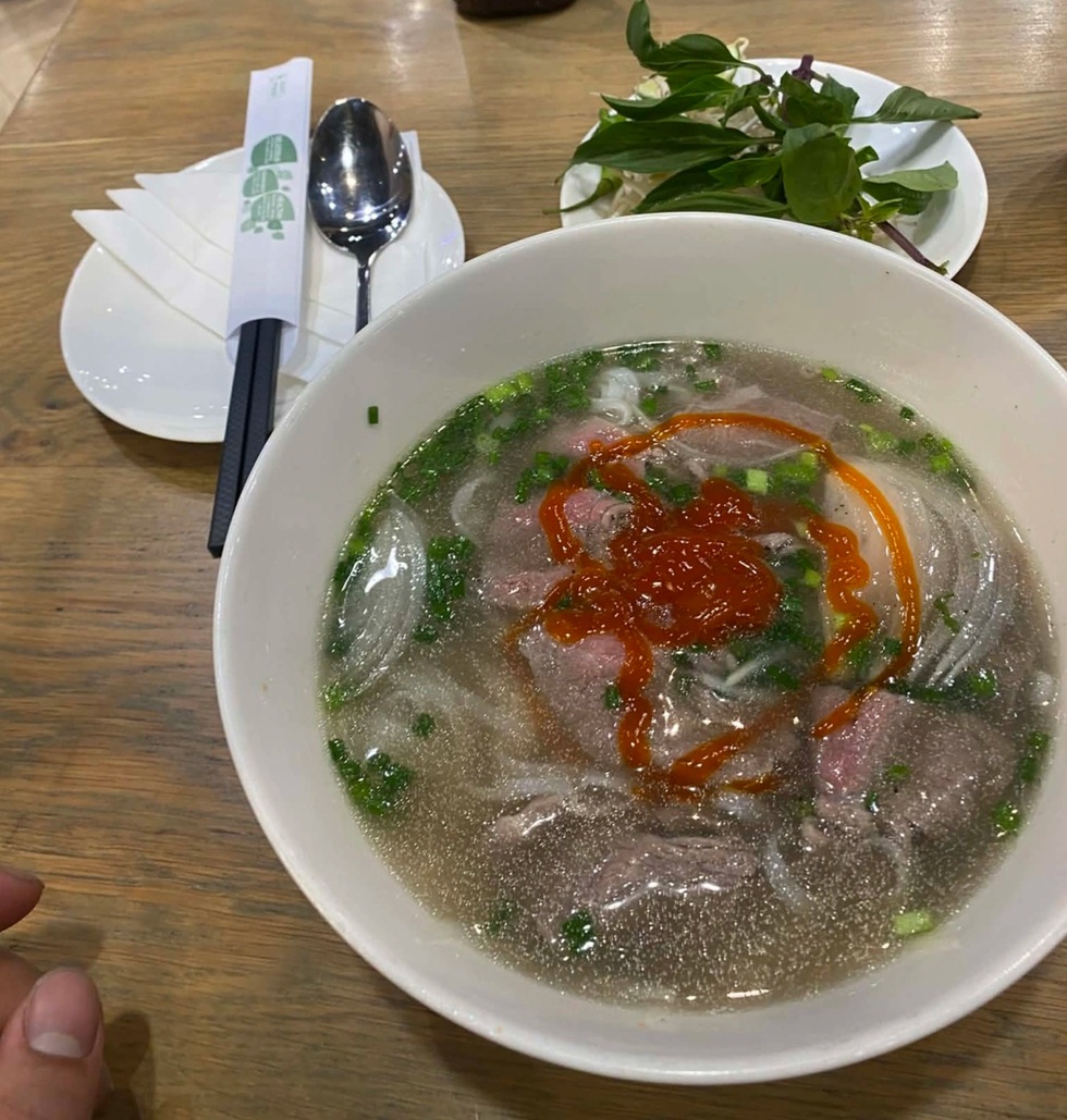 Giá nào cho bát phở sân bay? - 1