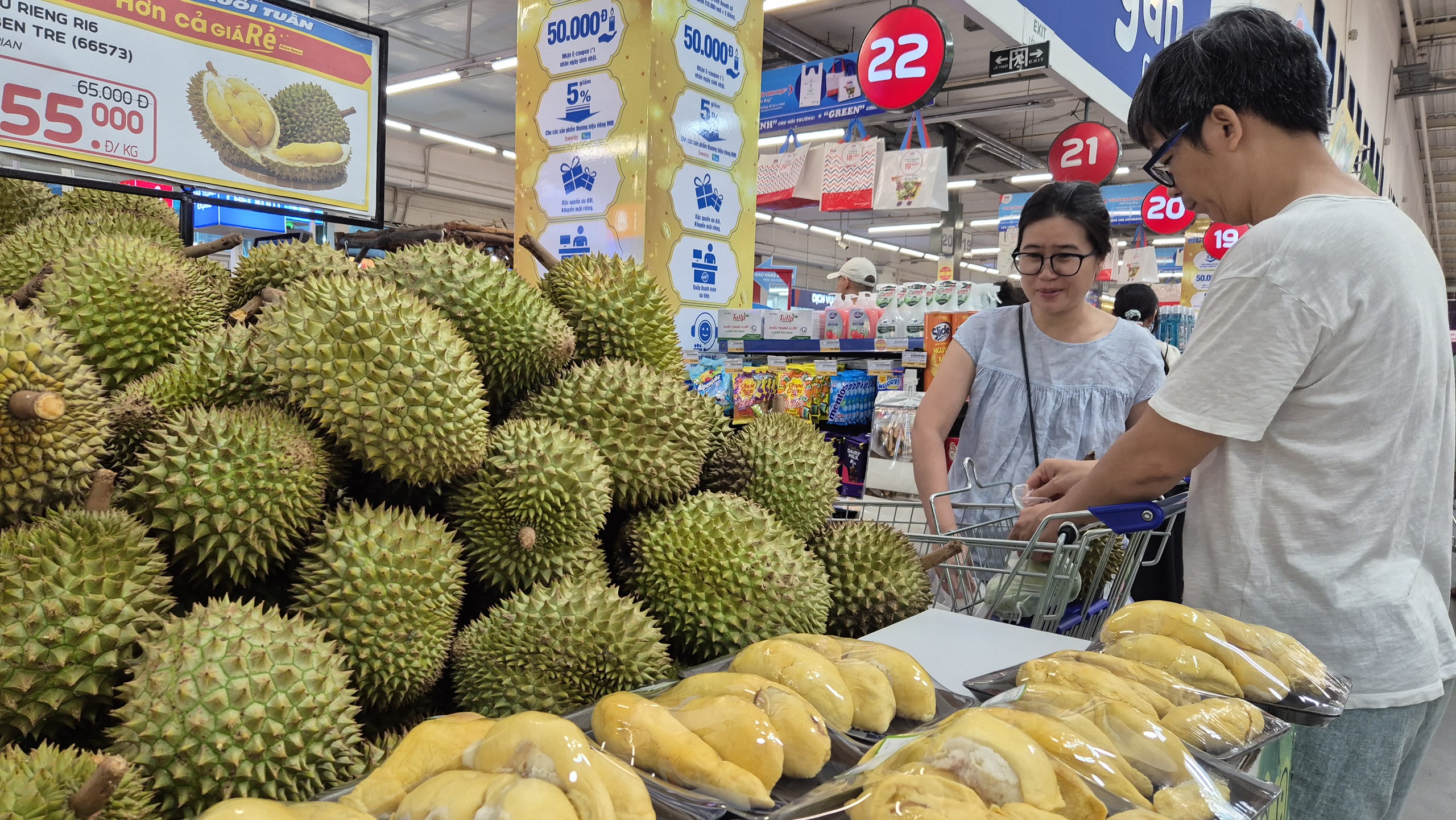 Giá sầu riêng ngược dòng nhiều loại nông sản - Ảnh 1.