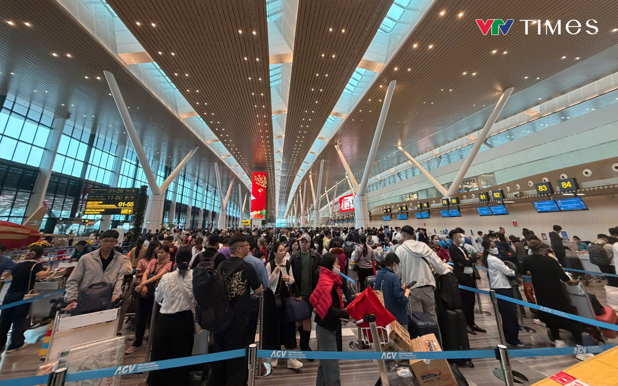 Giá vé máy bay Hà Nội - TP Hồ Chí Minh tăng vọt sau Tết- Ảnh 2.