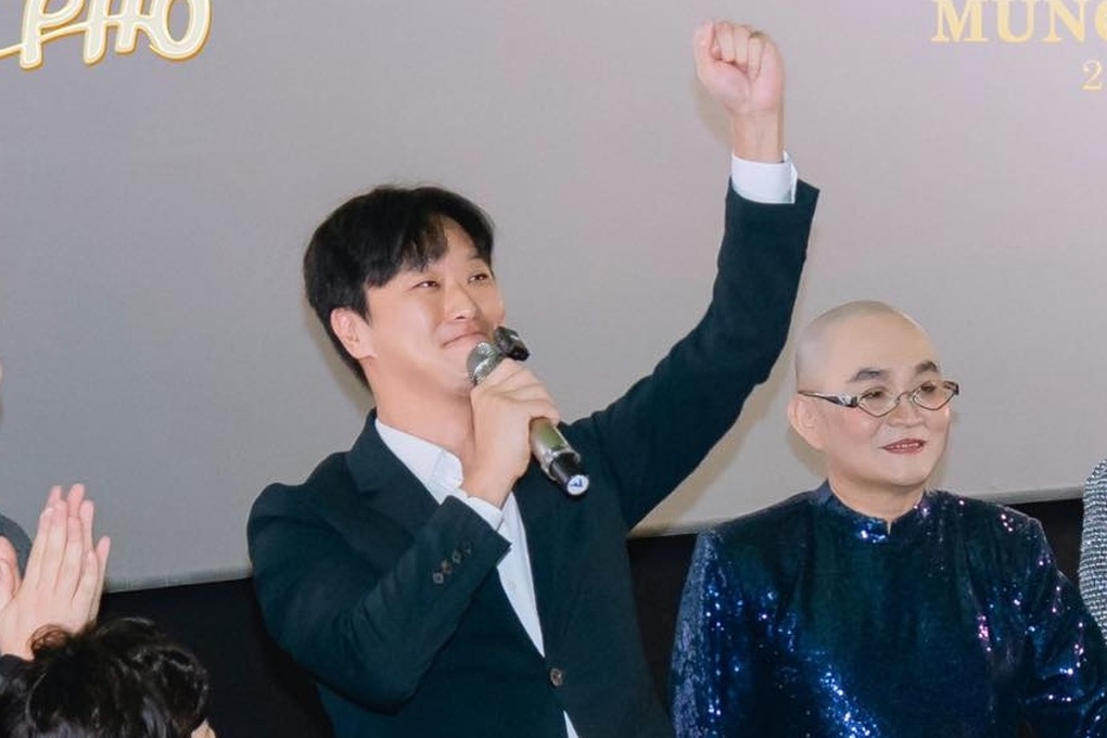 Giám đốc Hàn Quốc lý giải về hành động cúi lạy ở buổi chiếu phim Mùi phở - 1