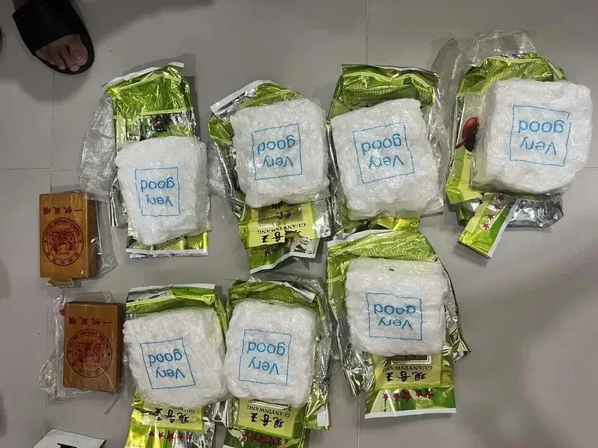 Tang vật ma túy công an thu giữ trong chuyên án. Ảnh: CA Trùm giang hồ Tú 'cơ' phi tang 5kg ketamine, 8 bánh heroin xuống bồn cầu