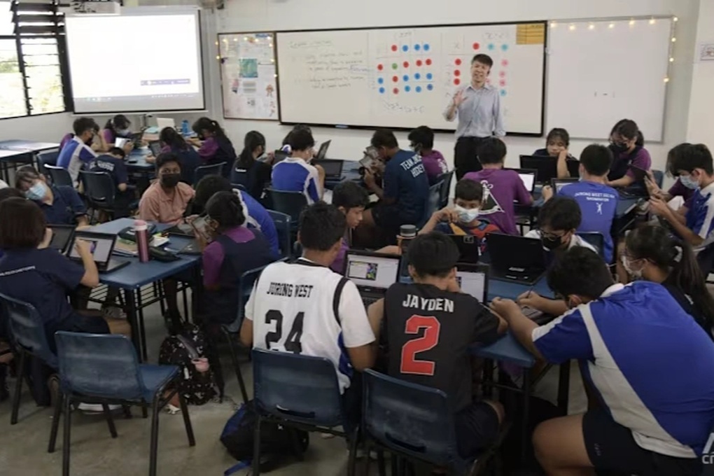 Giờ giải lao nhộn nhịp hơn nhờ lệnh cấm học sinh sử dụng điện thoại - 1