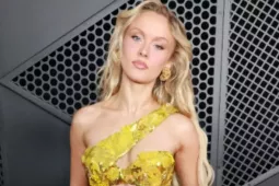 Chiếc váy làm lu mờ thảm đỏ Grammy 2026