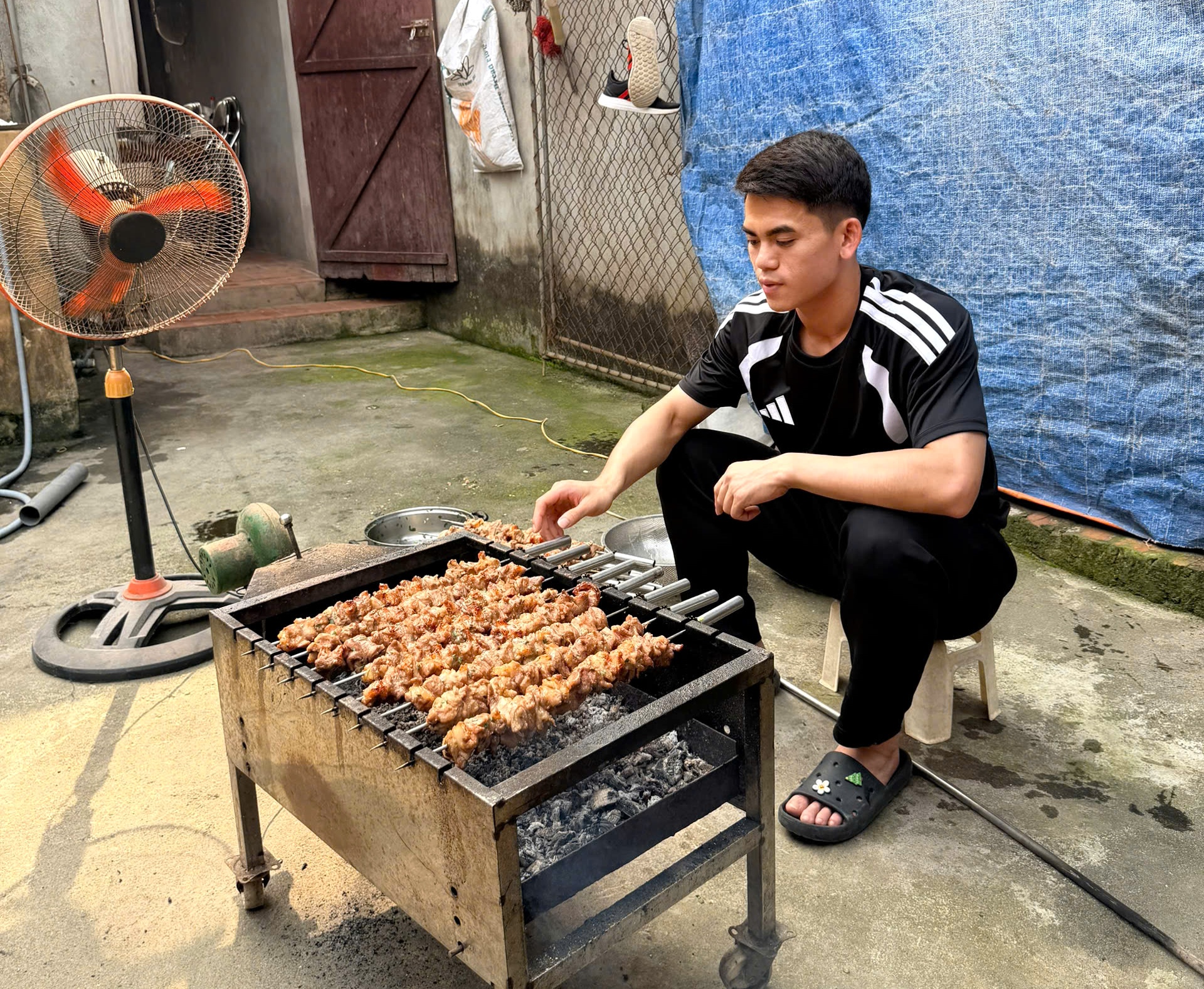 Tết bình yên của đội trưởng U.23 Việt Nam Khuất Văn Khang: Giữ lời hứa đặc biệt với bà!- Ảnh 1. Tết bình yên của đội trưởng U.23 Việt Nam Khuất Văn Khang: Giữ lời hứa đặc biệt với bà!- Ảnh 1.