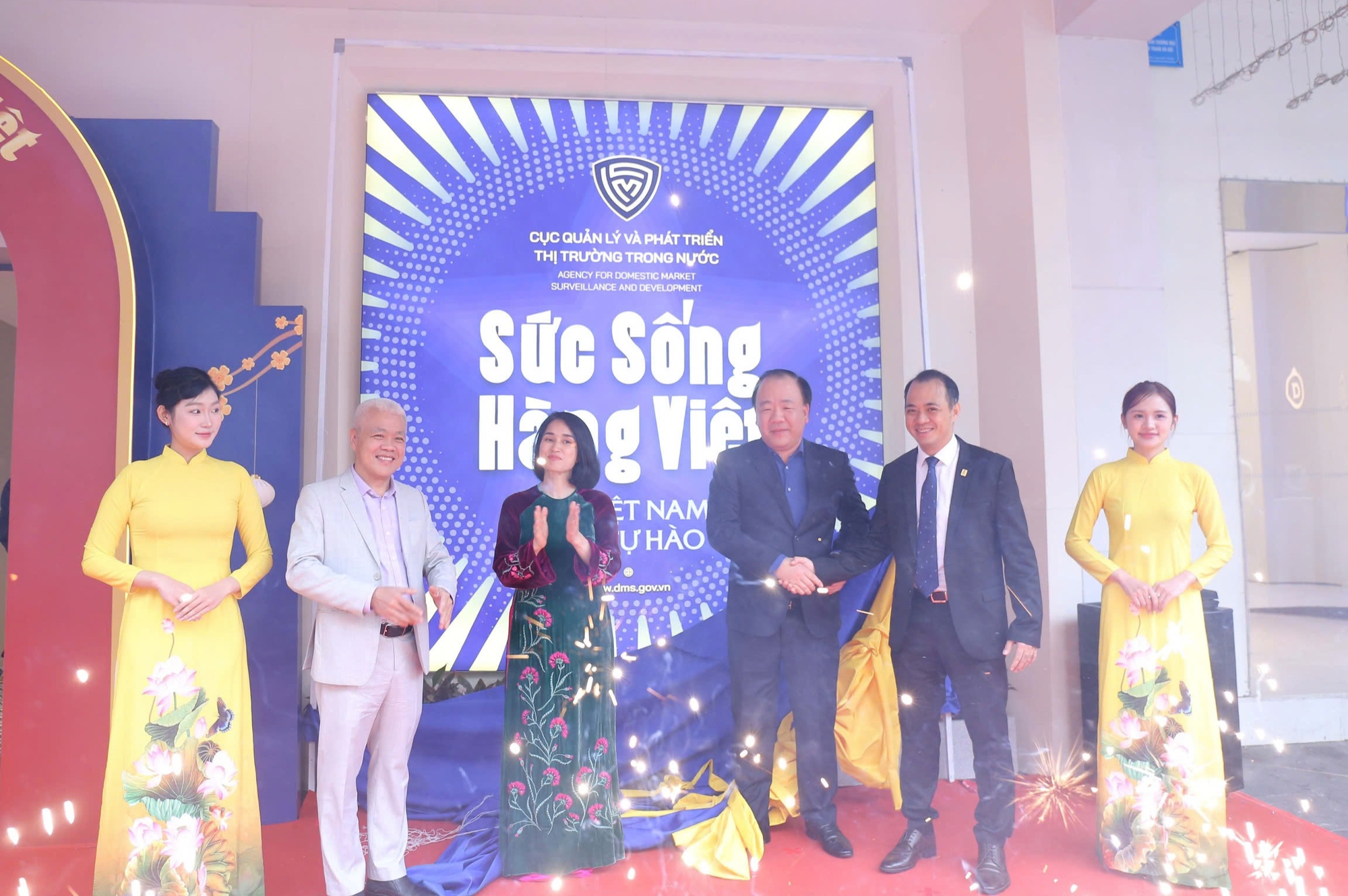 Hàng Việt tỏa Sáng tại phố hàng hiệu Hà Nội mùa Tết 2026 - Ảnh 1.