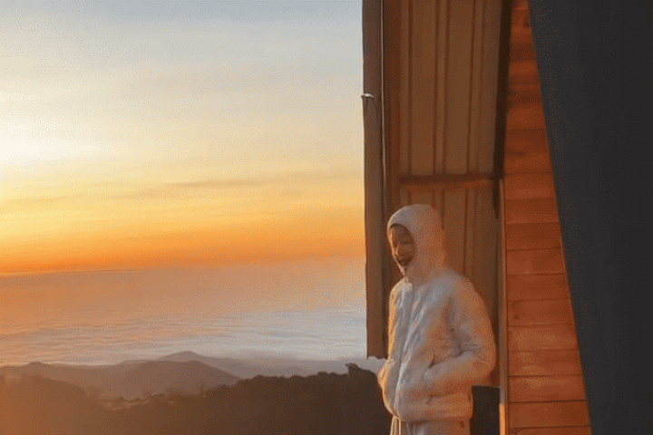 Lee Si Young chinh phục 'nóc nhà' châu Phi