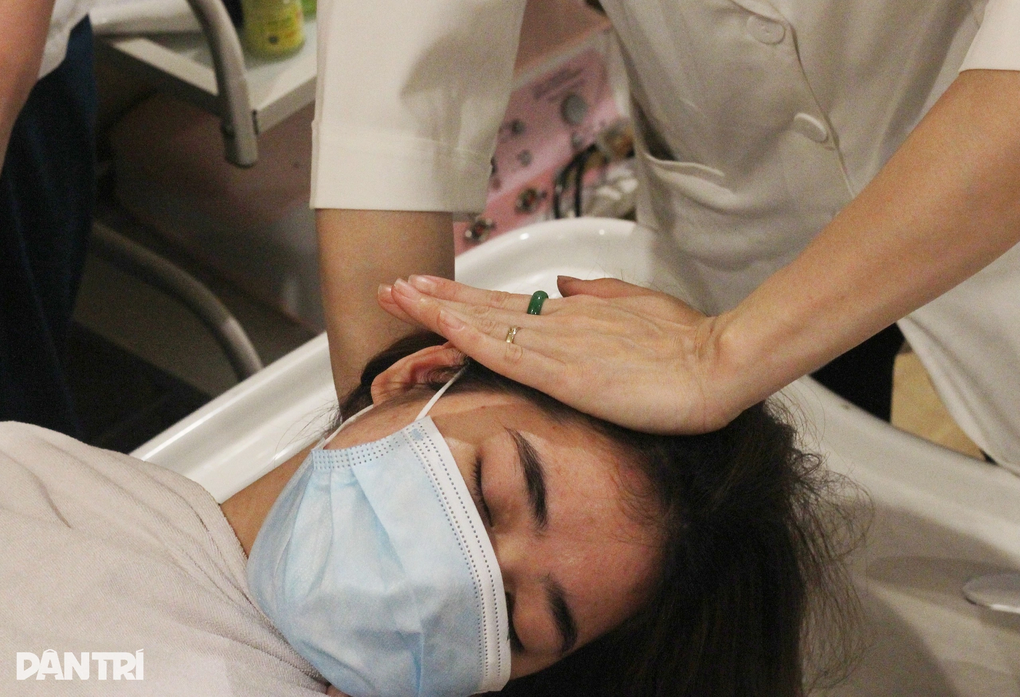 Gội đầu tiệm Việt Nam gây sốt mạng Trung Quốc, được khen đỉnh nhất thế giới - 2