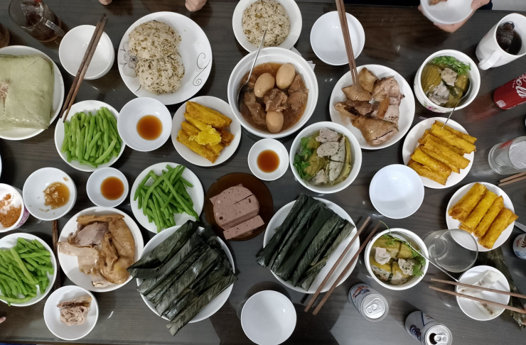 Gợi ý mâm cúng tất niên tết Nguyên đán 2026 đầy đủ theo phong tục 4 Mâm cúng tất niên miền Nam thường có thịt kho và canh khổ qua. Ảnh: Lê Đình Bằng