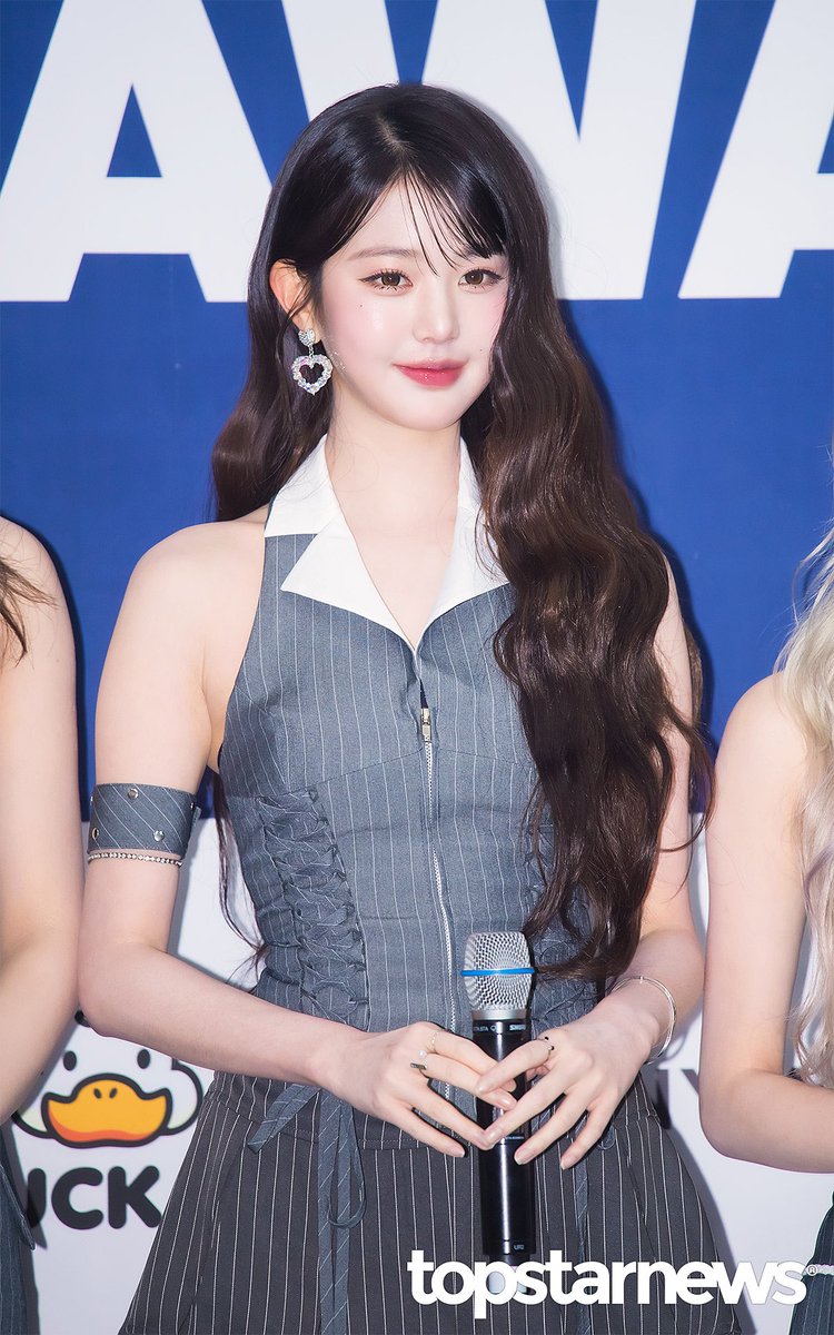 Gương mặt cứng đờ tới phát sợ của công chúa Kpop- Ảnh 5.