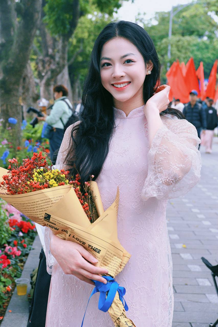 Ngày Tết gặp Kim Anh - “Nữ thần biết bay” 19 tuổi gây sốt Đông Nam Á, visual 