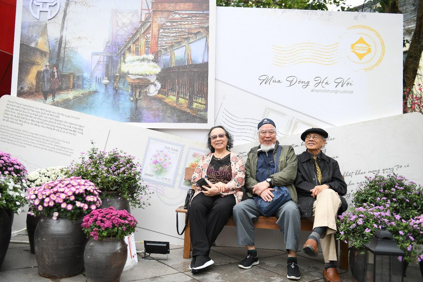 Hà Nội, Sa Pa, Hạ Long, Hà Nam nhộn nhịp khách du xuân ngay từ những ngày đầu năm mới- Ảnh 1. Hà Nội, Sa Pa, Hạ Long, Hà Nam nhộn nhịp khách du xuân ngay từ những ngày đầu năm mới- Ảnh 1.