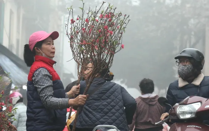 Chi tiết đợt rét buốt sầm sập tràn về miền Bắc từ chiều tối nay: Hà Nội xuống 10 độ, vùng núi có nơi dưới 3 độ- Ảnh 1.