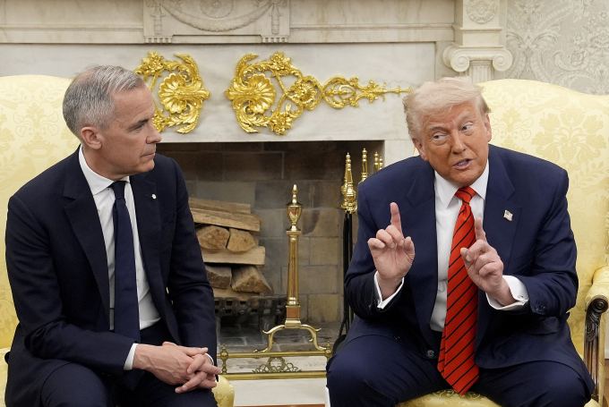 Thủ tướng Canada Mark Carney (trái) và Tổng thống Mỹ Donald Trump tại Nhà Trắng tháng 5/2025. Ảnh: AP