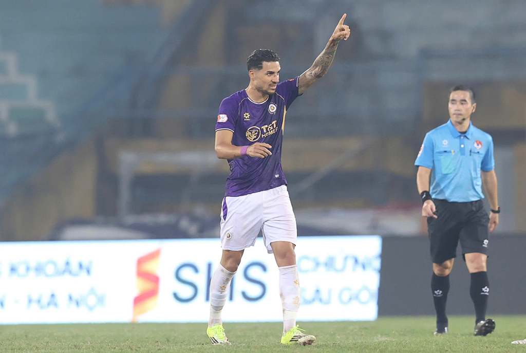 Hai tuần nhung nhớ của người hâm mộ V-League- Ảnh 1. Hai tuần nhung nhớ của người hâm mộ V-League- Ảnh 1.