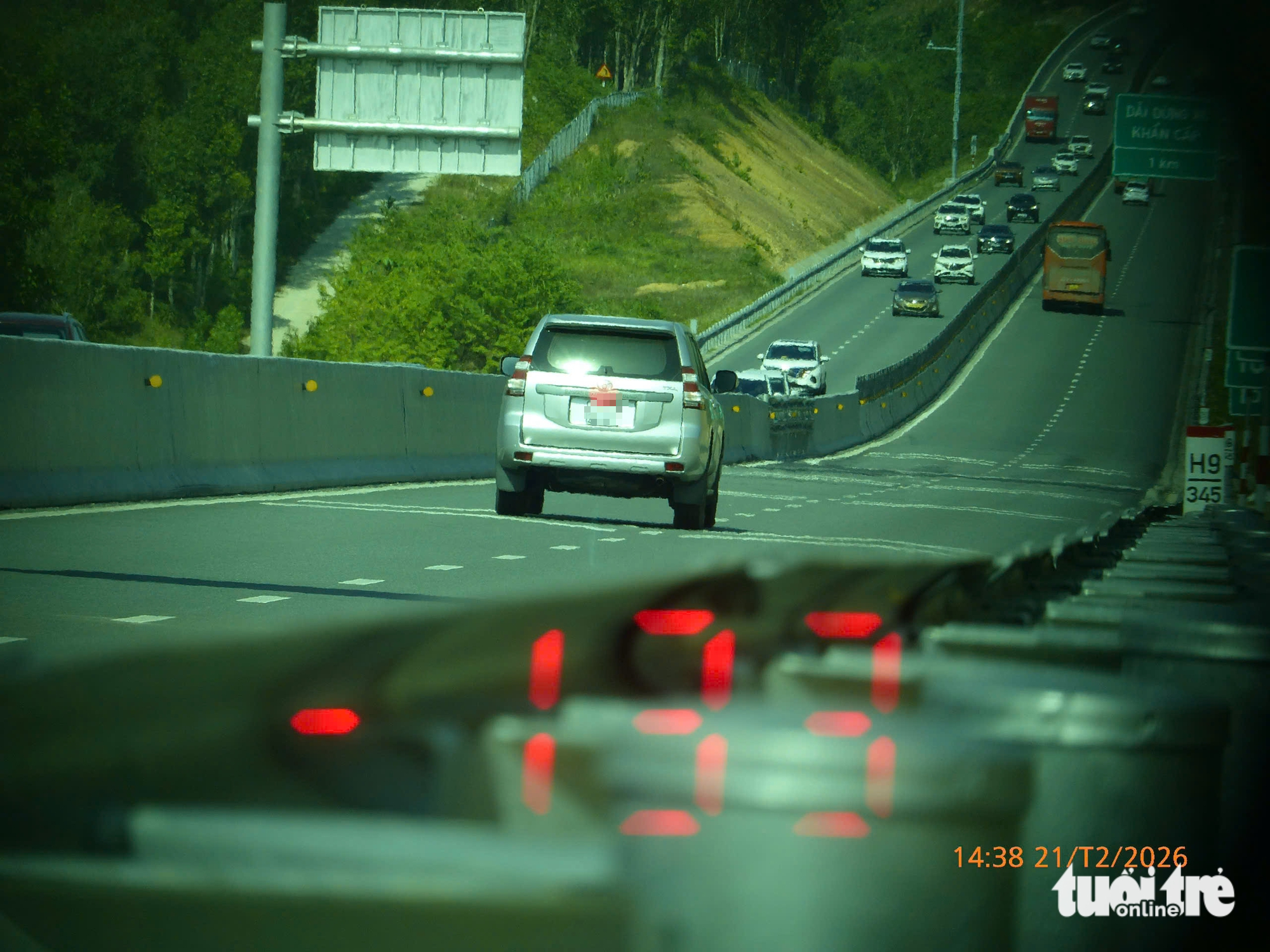 Hàng chục ô tô, xe khách vi phạm tốc độ trên cao tốc từ TP.HCM đến Khánh Hòa - Ảnh 1.