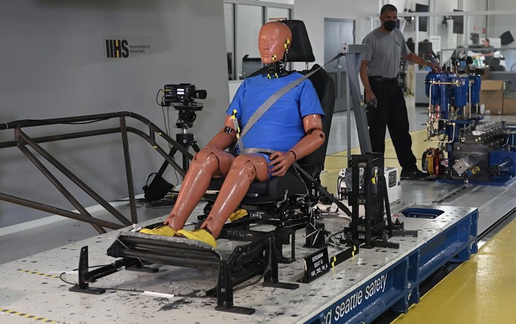 Hàng loạt xe SUV bị chê trong việc bảo vệ cổ hành khách: Có nhiều cái tên đang bán tốt ở Việt Nam 1 xe SUV - Ảnh 1.