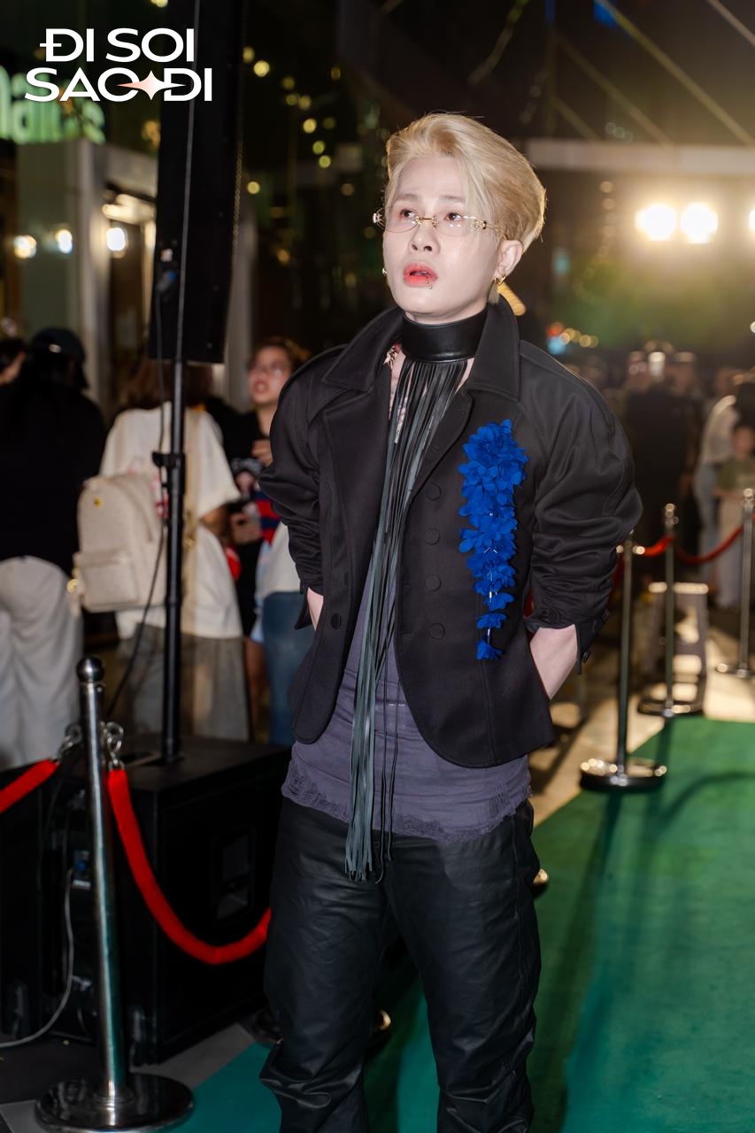 Hành động của Trường Giang với Jack trên thảm đỏ gây xôn xao cõi mạng- Ảnh 1.