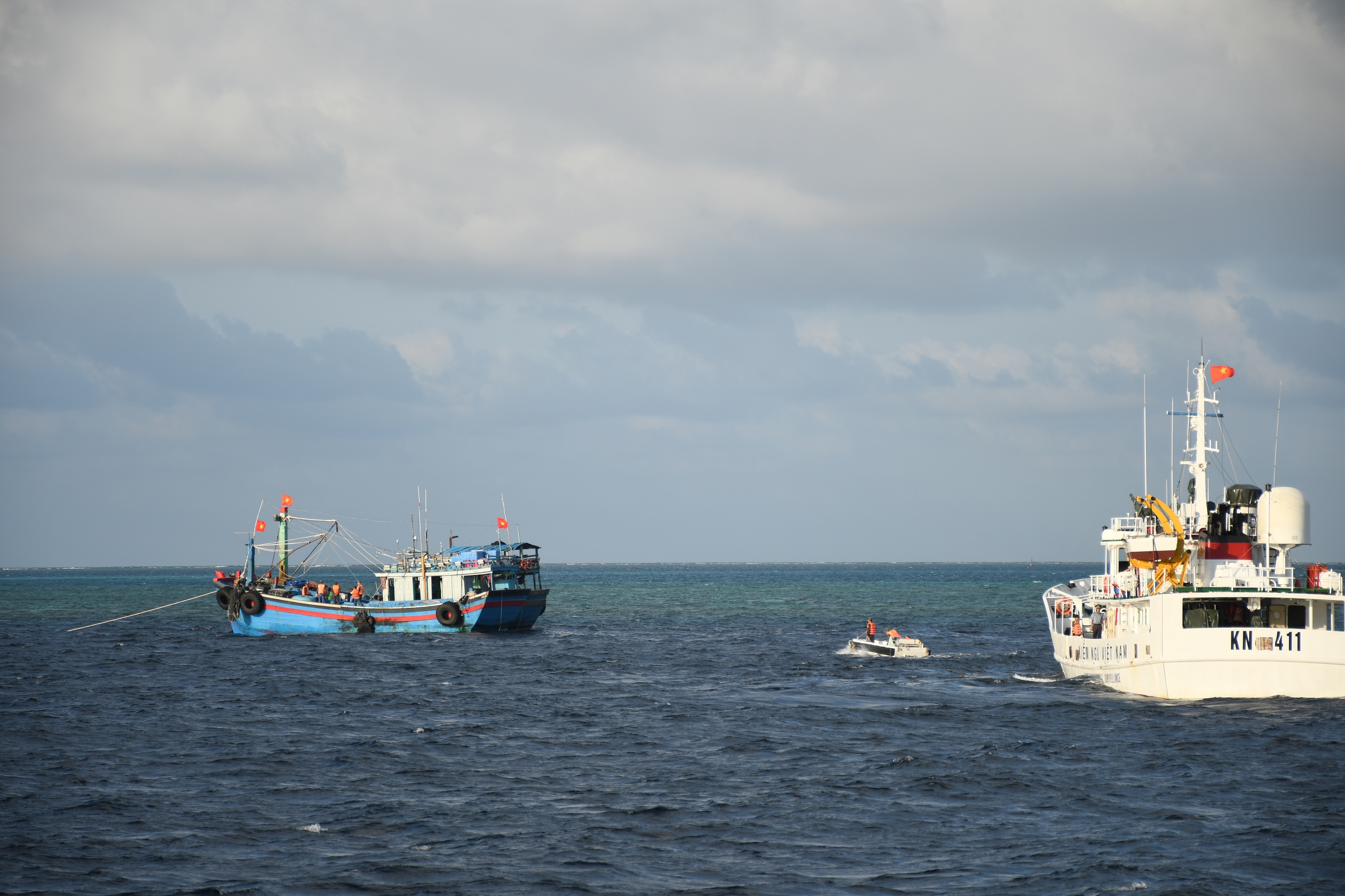 Mang Tết ra Trường Sa - Ảnh 1.