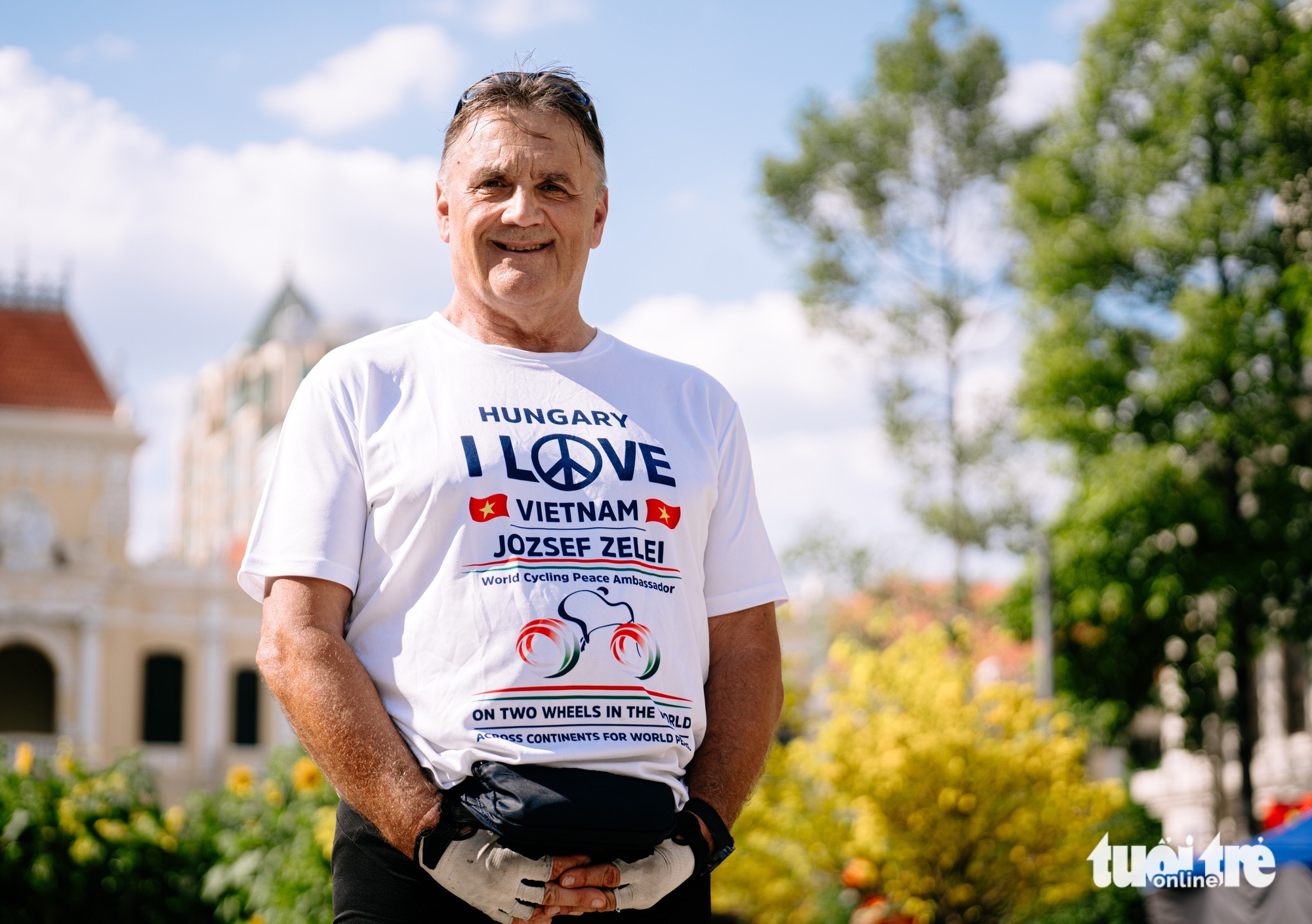 Hành trình hòa bình trên chiếc xe đạp của Jozsef Zelei - Ảnh 1. Hành trình hòa bình trên chiếc xe đạp của Jozsef Zelei - Ảnh 1.