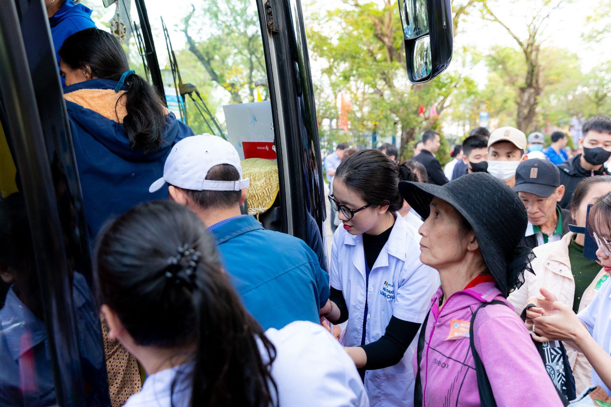 Đưa Tết ấm đến gần hàng nghìn hoàn cảnh khó khăn: Hành trình tiếp nối lan tỏa yêu thương của Long Châu trong mùa xuân 2026- Ảnh 1.