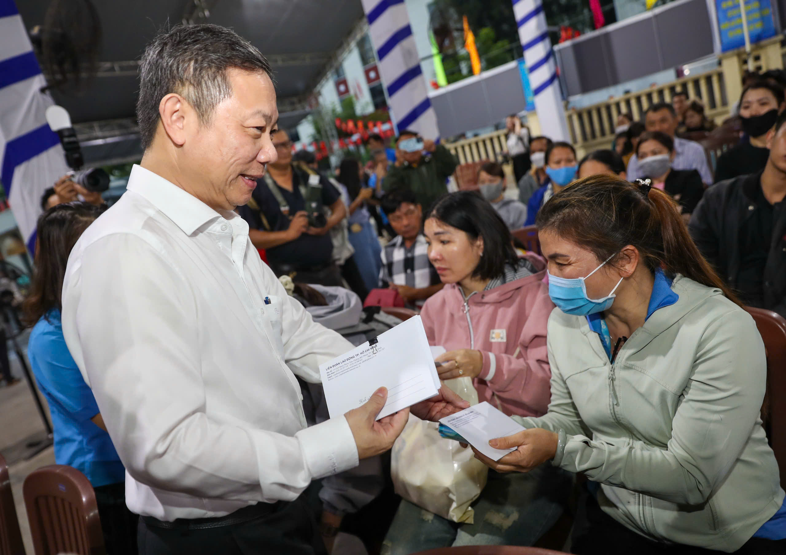 Háo hức về quê đón Tết trong niềm vui sum vầy 1 Háo hức về quê đón Tết trong niềm vui sum vầy - Ảnh 1.