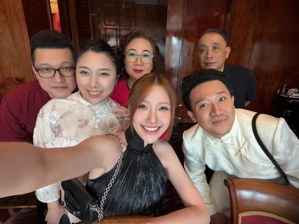 Hari Won vắng mặt trong bức ảnh chung của gia đình Trấn Thành- Ảnh 1.