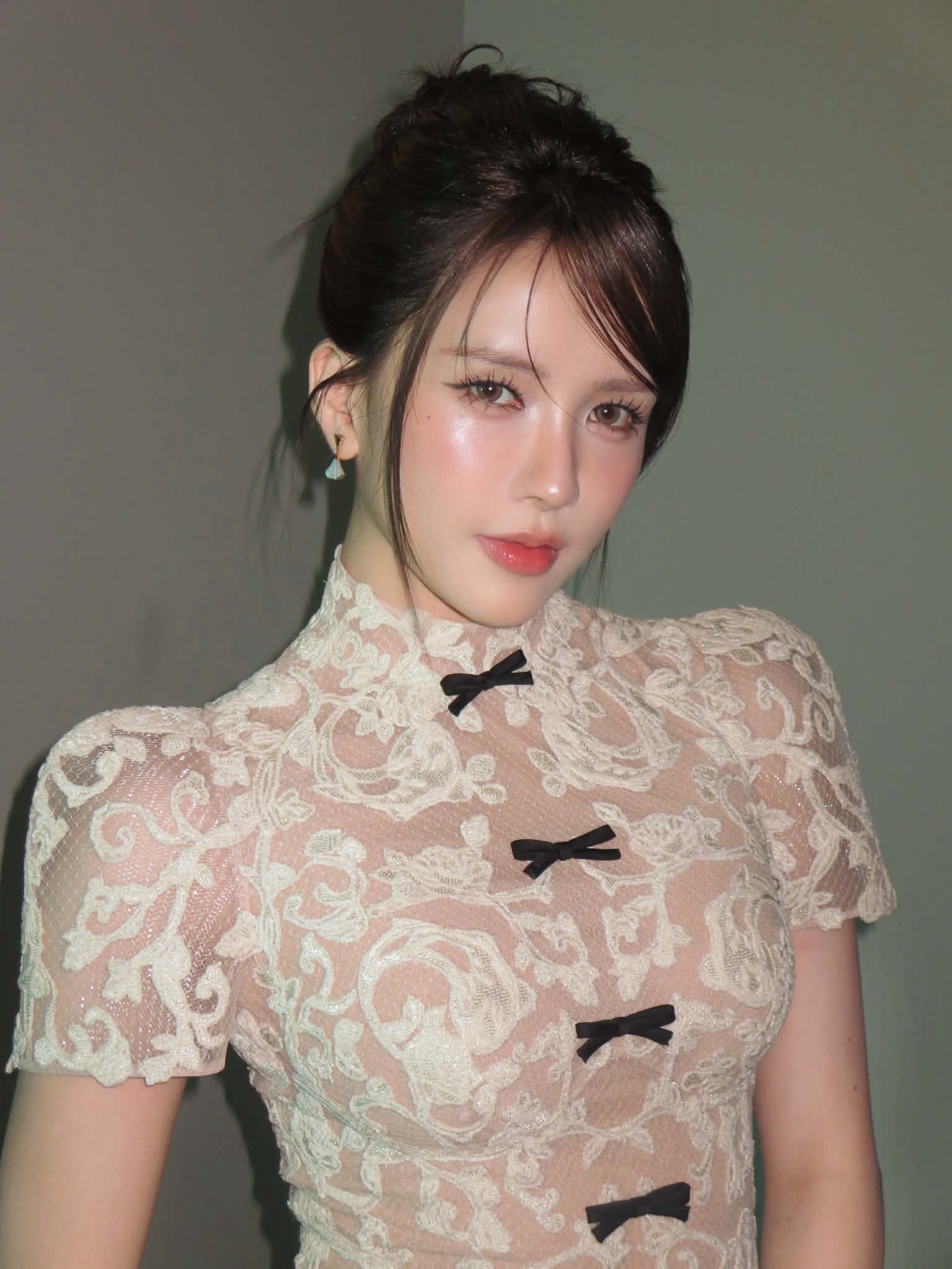 Nữ ca sĩ biểu diễn ở chương trình Bộ Quốc phòng: Hát hay xinh đẹp không thiếu thứ gì, ngày càng được công nhận thực lực- Ảnh 3.