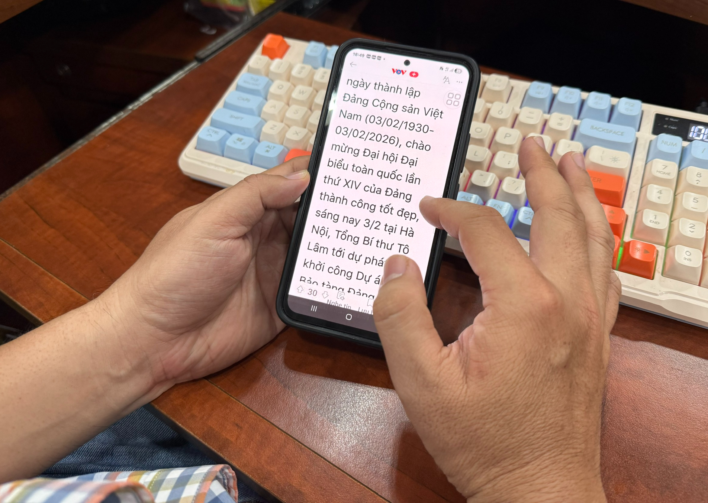 Hết quý II/2026, 100% hộ gia đình của TPHCM có ít nhất 1 điện thoại thông minh 1 Hết quý II năm nay, 100% hộ gia đình của TPHCM có ít nhất 1 điện thoại thông minh - Ảnh 1.