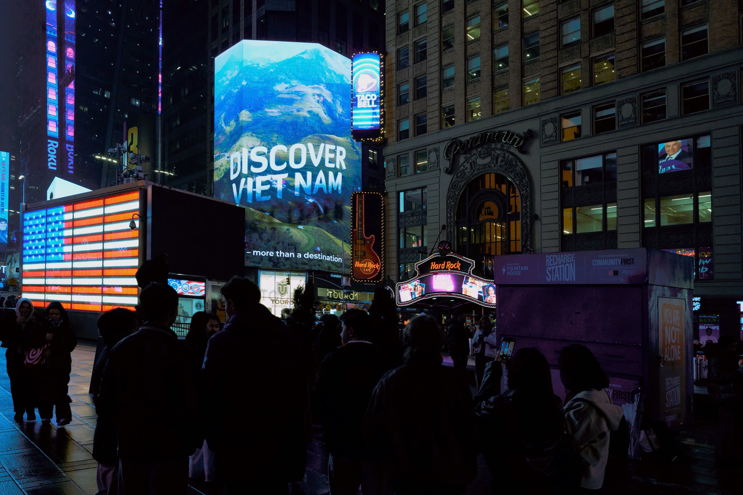 Hình ảnh Việt Nam tỏa sáng tại Quảng trường Thời đại, New York - Ảnh 2.