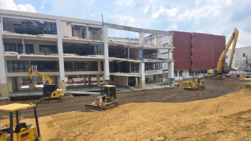 Kinh hoàng trước bệnh viện: 