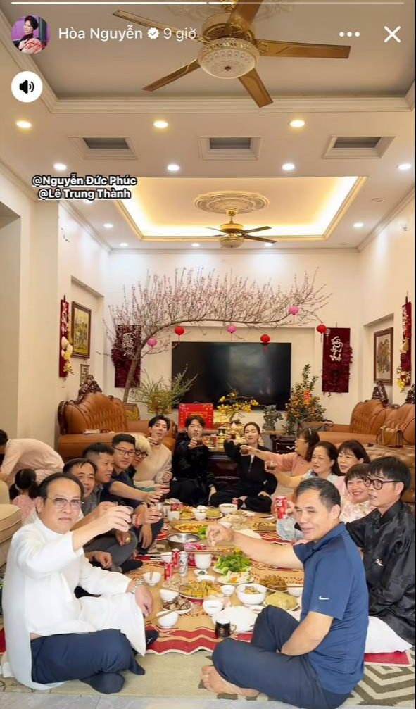 Hoa dâm bụt giữ chuỗi gặp mặt đầu năm, 3 gia đình sum vầy đầu xuân- Ảnh 2.