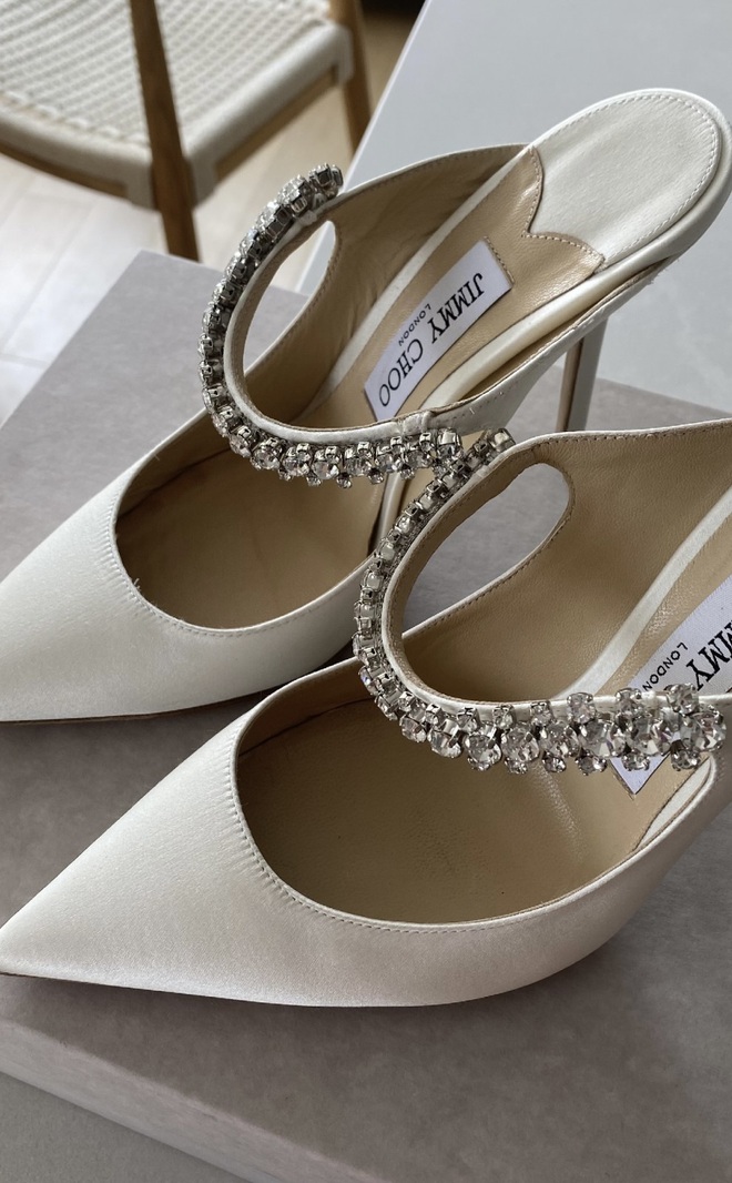 Hoa hậu Ý Nhi bóc phốt hãng giày được mệnh danh là 