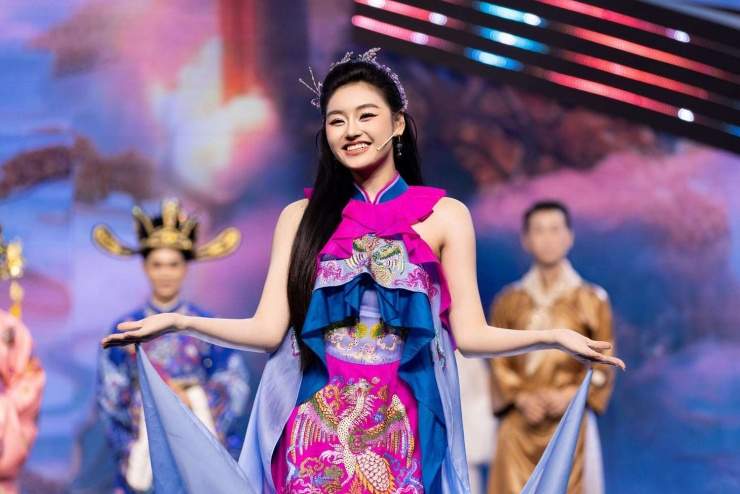 Hoa hậu Yến Nhi: Tôi hạnh phúc khi dành dụm một khoản để gửi ba mẹ sắm Tết, sơn sửa lại căn nhà ở quê 1 Hoa hậu Yến Nhi trong chương trình "Táo Xuân". (Ảnh: NSX)