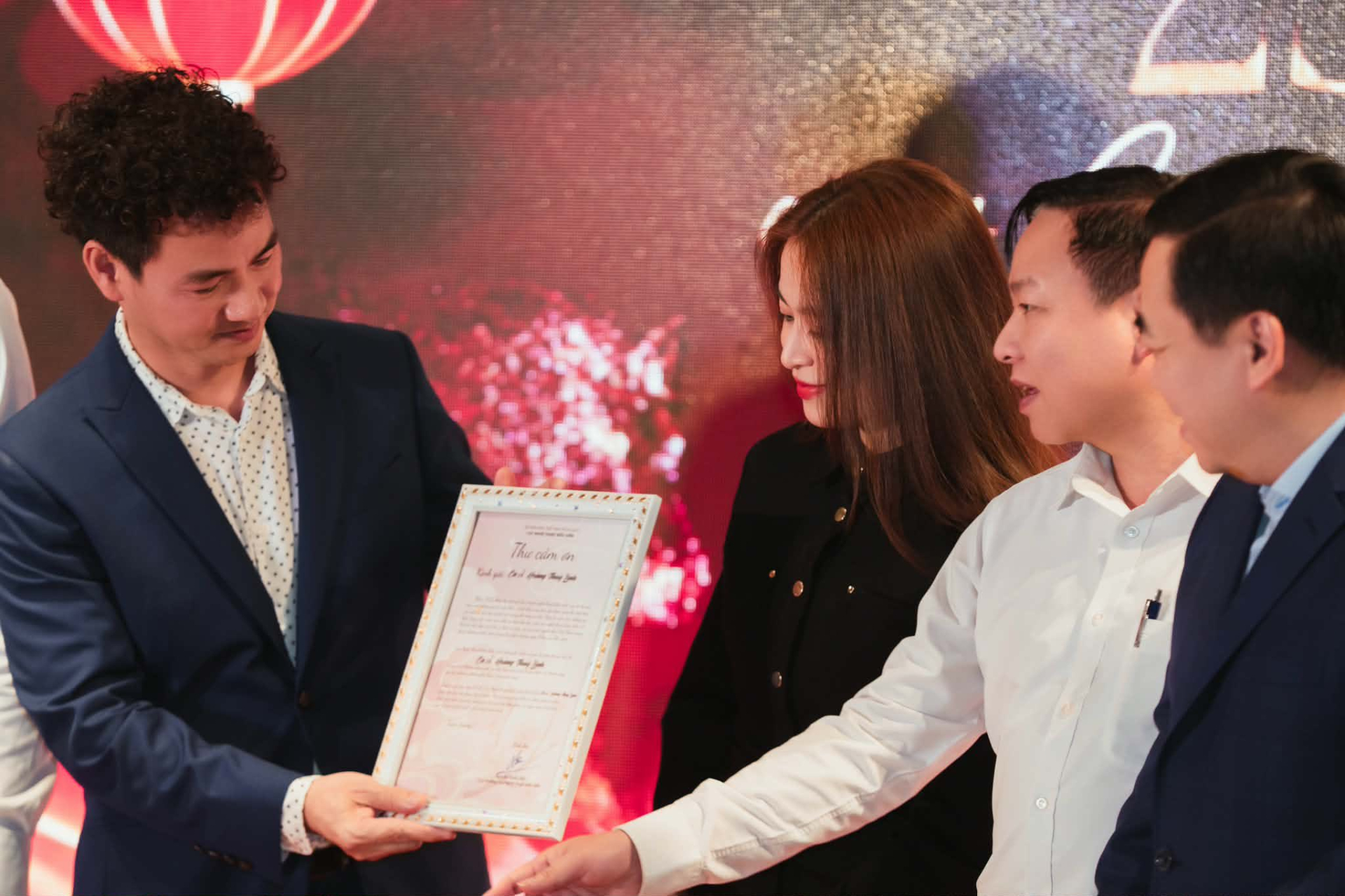 Nữ ca sĩ được Cục Nghệ thuật Biểu diễn cảm ơn: Ra 2 album định hình nhạc Việt, tham gia loạt sự kiện cấp quốc gia- Ảnh 1.