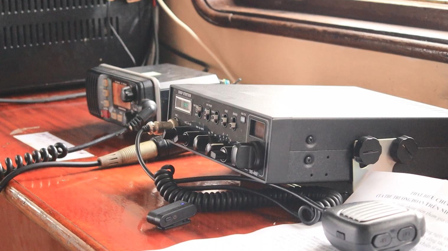 Chúc tết qua loa: Cột mốc sống vững vàng của người lính biển giữa trùng khơi - Ảnh 5.