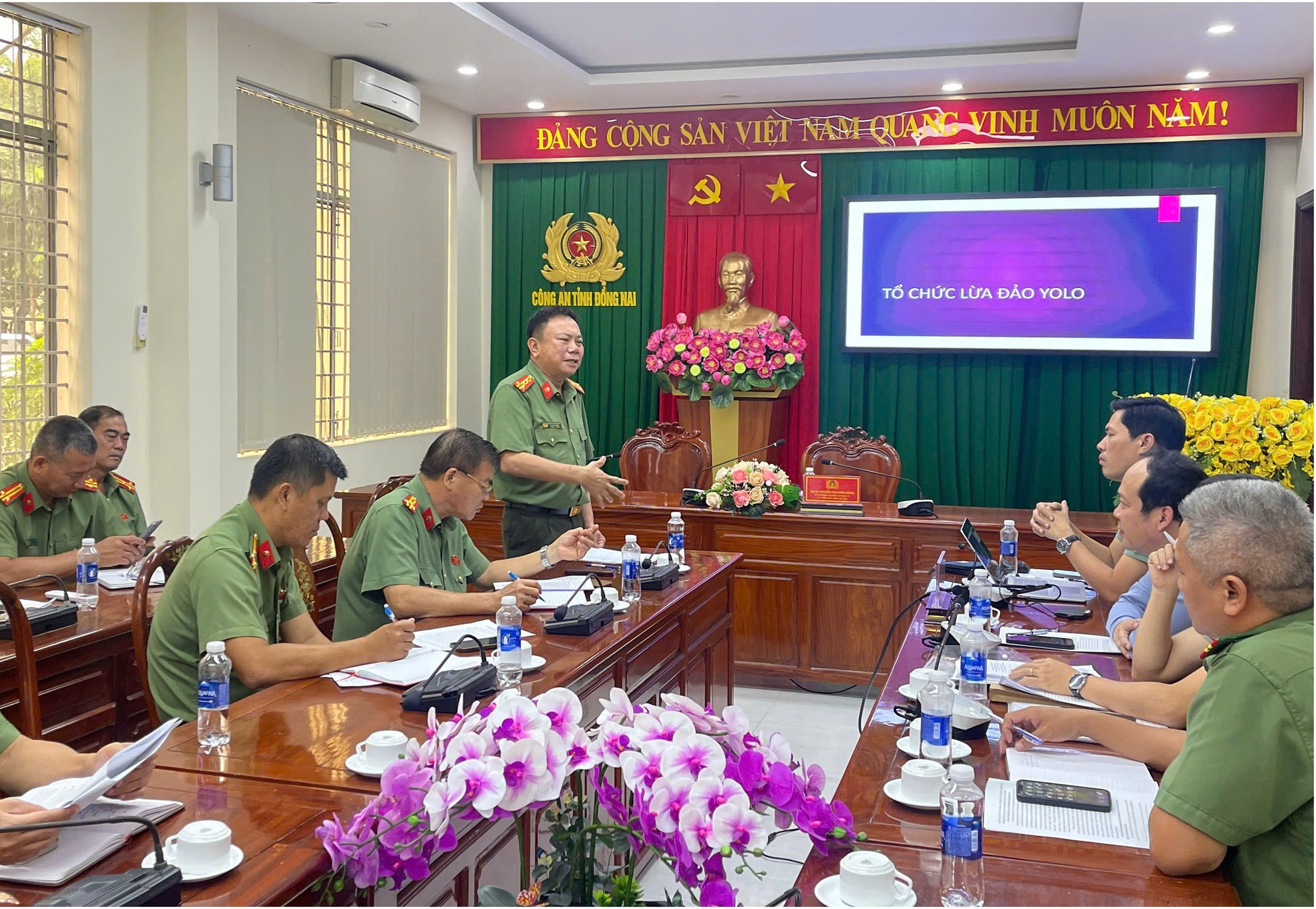 Điều tra dòng tiền qua nhiều lớp tài khoản ngân hàng, quy đổi sang USDT: Hơn 2.500 tỷ đồng bị chiếm đoạt, công an truy bắt 111 đối tượng- Ảnh 1. Điều tra dòng tiền qua nhiều lớp tài khoản ngân hàng, quy đổi sang USDT: Hơn 2.500 tỷ đồng bị chiếm đoạt, công an truy bắt 111 đối tượng- Ảnh 1.