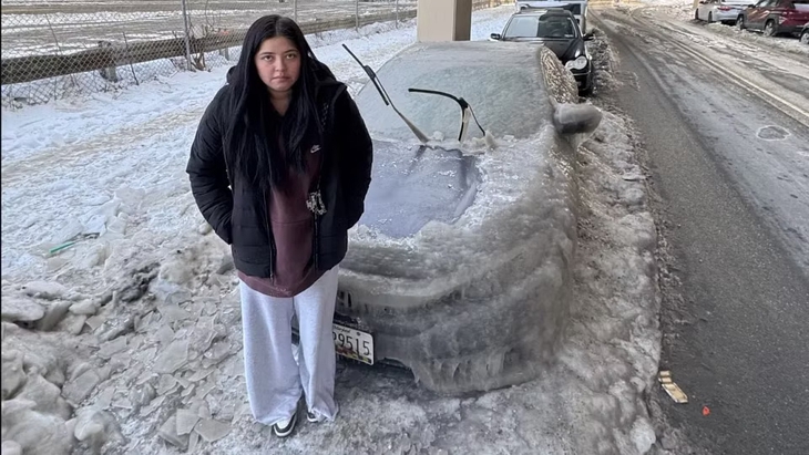 Honda Civic bị đóng băng bỗng trở thành 'danh thắng', chủ xe được tặng xe mới 1 Honda Civic - Ảnh 1.