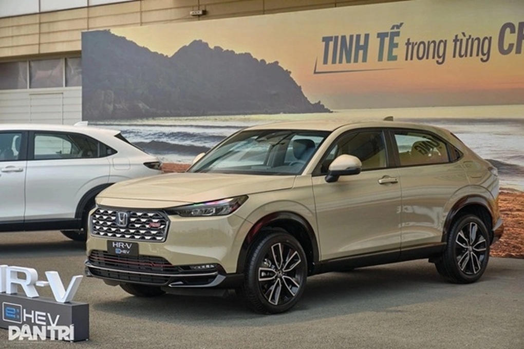 Honda HR-V hybrid có giá mới giảm 34 triệu đồng, vẫn đắt ngang xe hạng C - 1