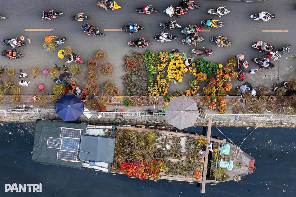 Hút 4,3 triệu lượt khách trong 9 ngày, TPHCM thu hơn 12.000 tỷ đồng dịp Tết - 1