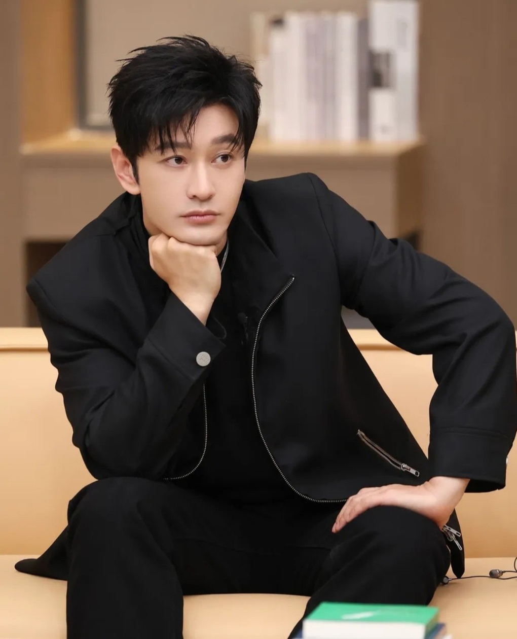 Huỳnh Hiểu Minh lên tiếng về tin đồn thua bạc 1 tỷ NDT, bán biệt thự trả nợ - 1