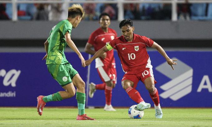 Indonesia (áo đỏ) thắng Macau 5-0 ở lượt hai bảng J vòng loại U23 châu Á 2026, trên sân Gelora Delta tại Indonesia vào ngày 6/9/2025. Ảnh: Bola