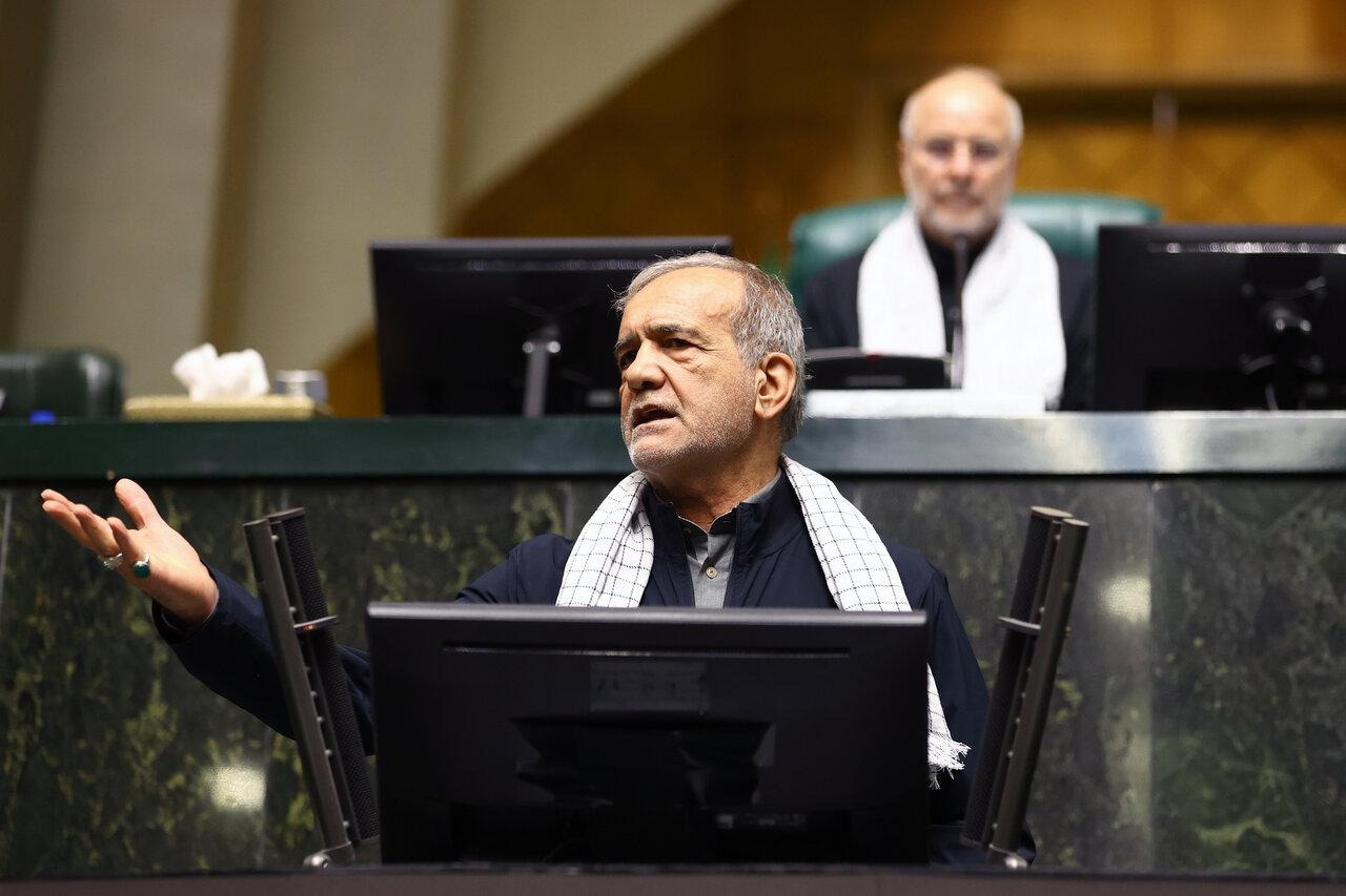 Mỹ tăng sức ép, Tổng thống Iran xin lỗi vì trấn áp biểu tình - Ảnh 1.