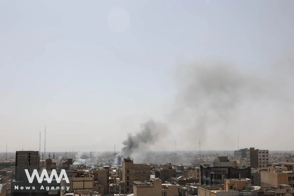 Khói bốc lên tại thủ đô Tehran (Iran) ngày 28-2 sau các cuộc không kích của Mỹ và Israel. Ảnh: WANA israel-tuyen-bo-hoan-tat-don-tan-cong-quy-mo-lon-o-iran-tehran-thong-tin-ve-tinh-hinh-lanh-dao-toi-cao.jpg